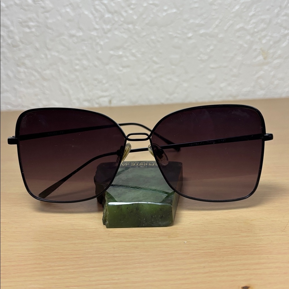 Elegant Black Square Sunglasses